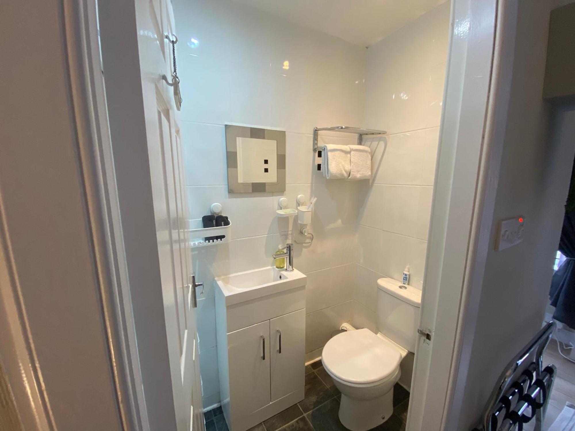 Peacock Guest House Largs Bagian luar foto